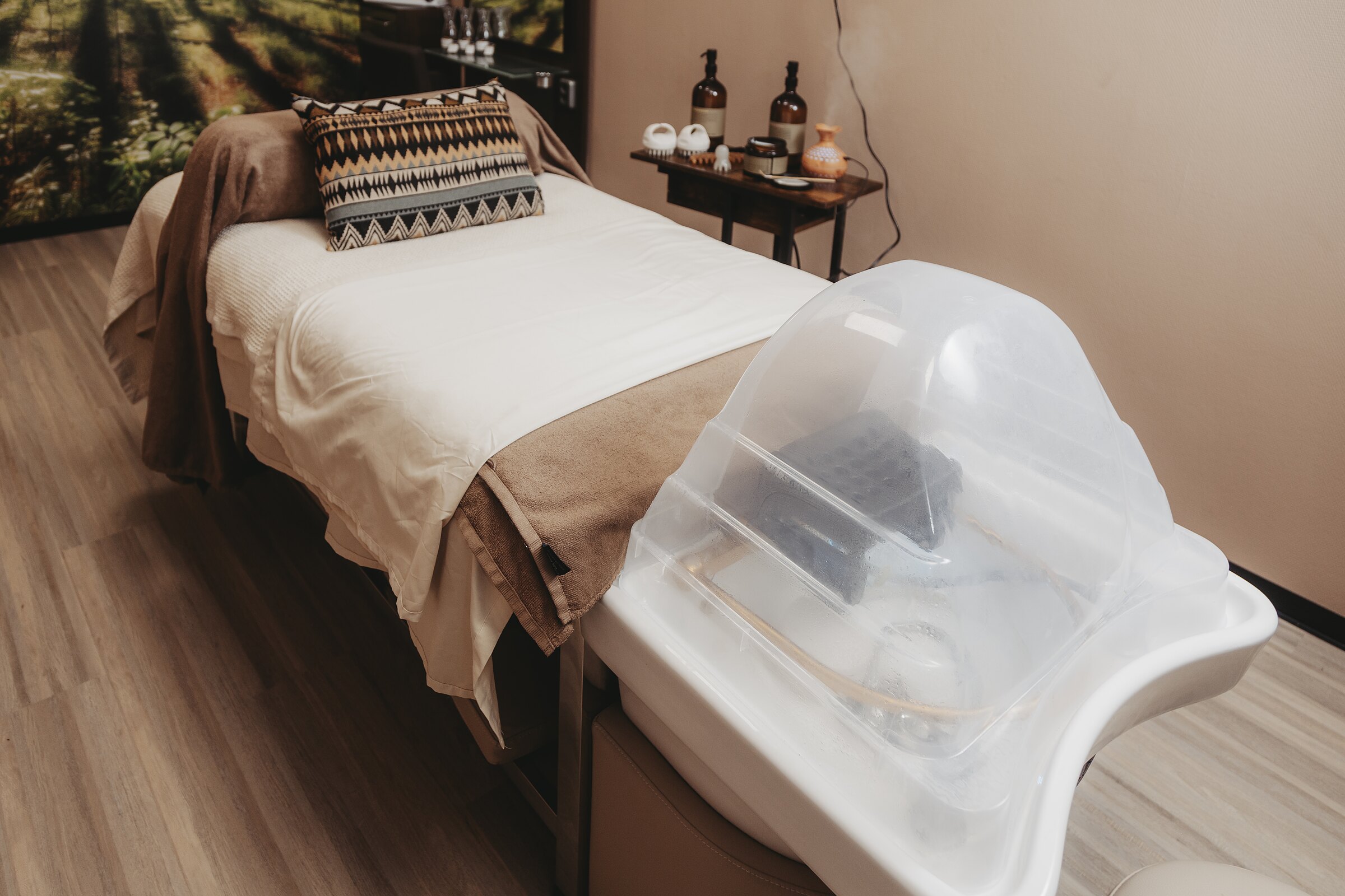 De Japanese Head Spa-kamer met stoomkap en wasunit